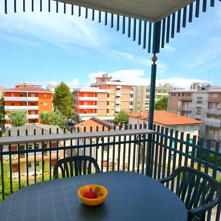 Stunning Only 100m From The Apartment *